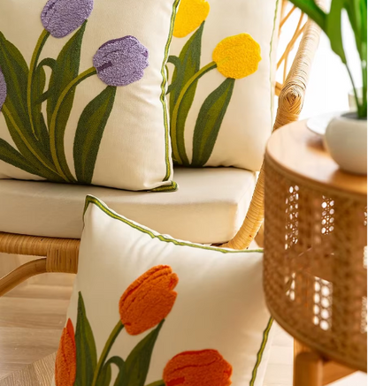 Housse de Coussin Brodée – Jardin de Tulipes