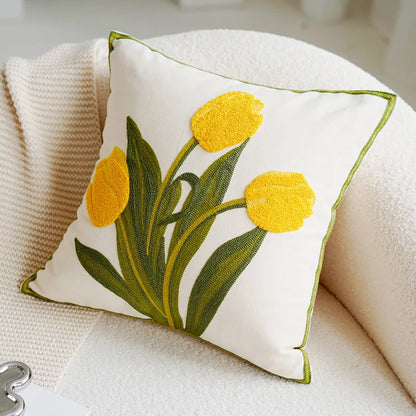 Housse de Coussin Brodée – Jardin de Tulipes