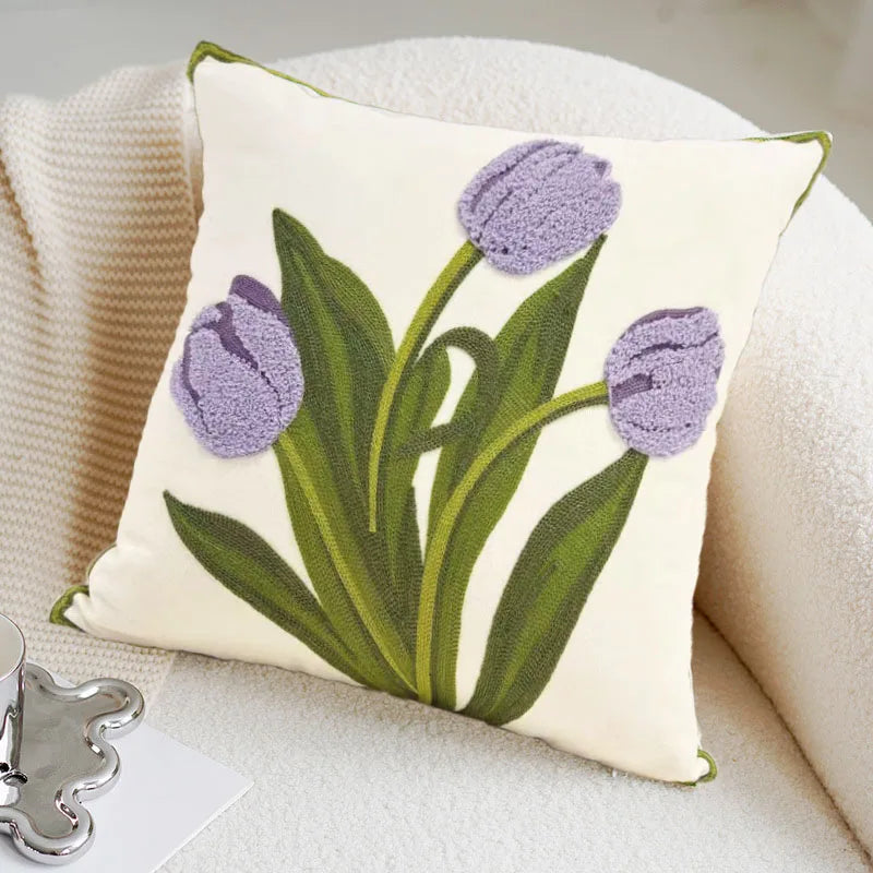 Housse de Coussin Brodée – Jardin de Tulipes