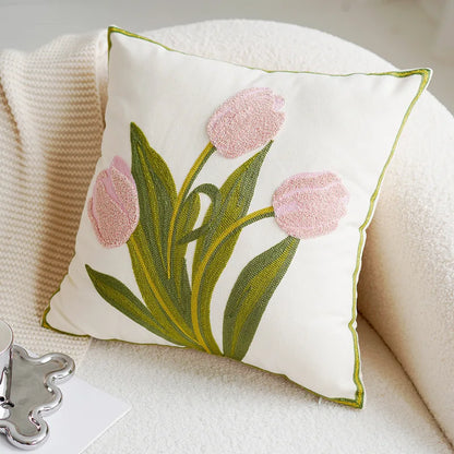 Housse de Coussin Brodée – Jardin de Tulipes